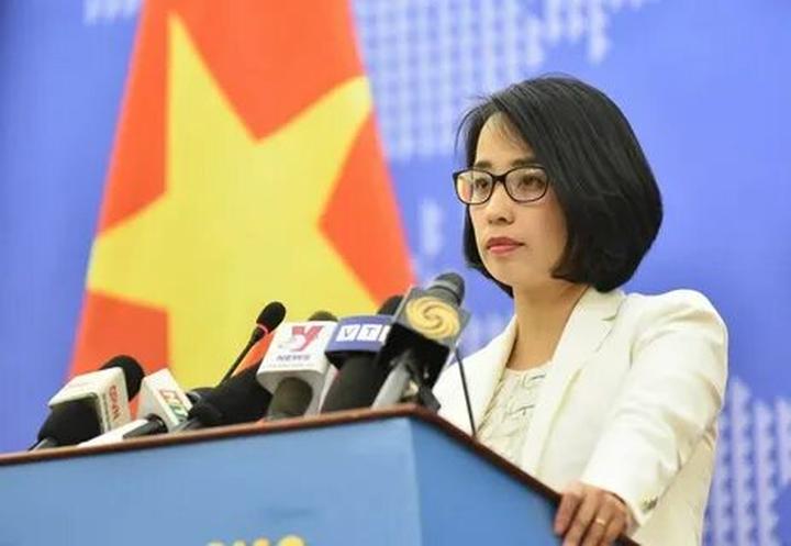 Blouse tay phồng nhẹ: Kiểu tay phồng lại là một trong những kiểu được ưa chuộng