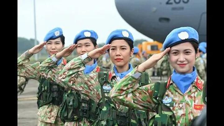 5 kiểu áo dễ